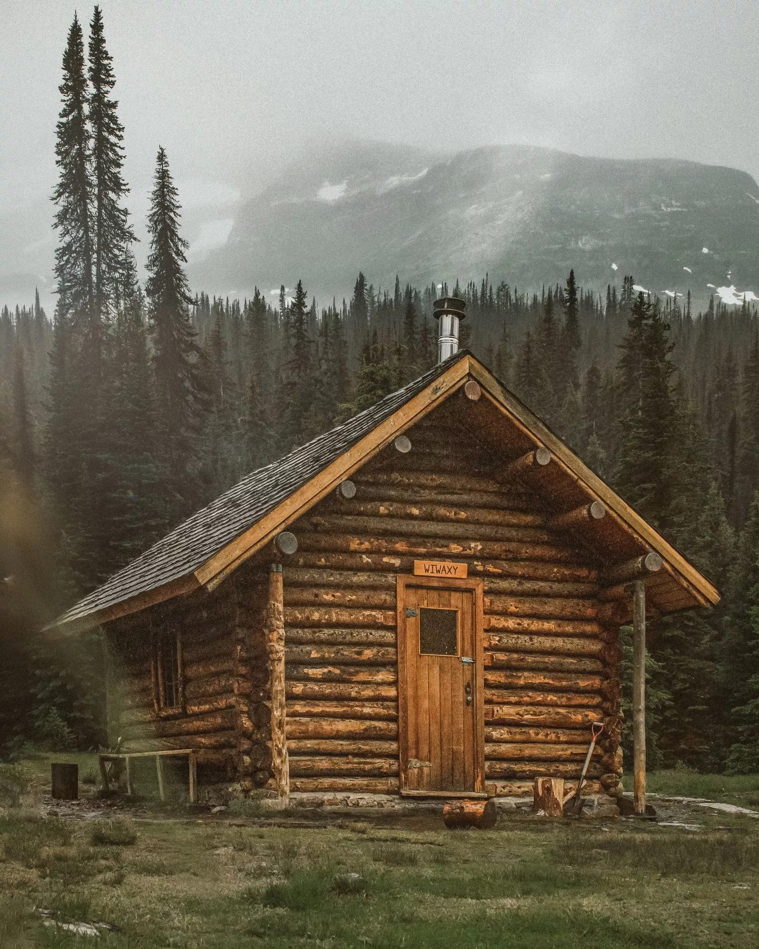 photo of a mountain cottage